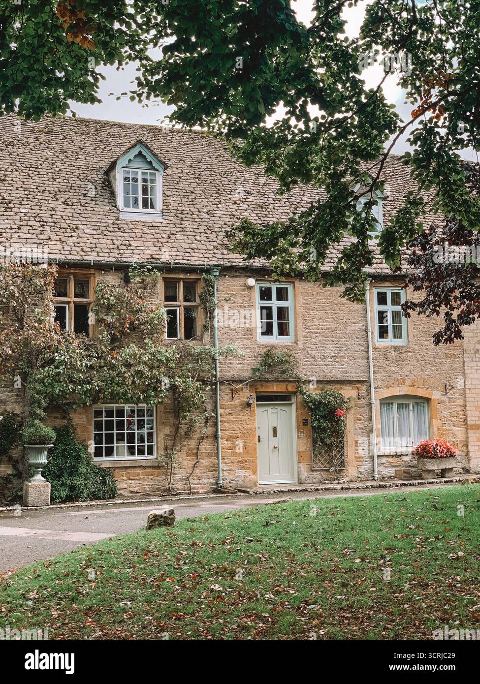 Idyllic Cotswolds Homes in the English Countryside – Picturesque Rural Retreats - Smartphone Captured Stock Image