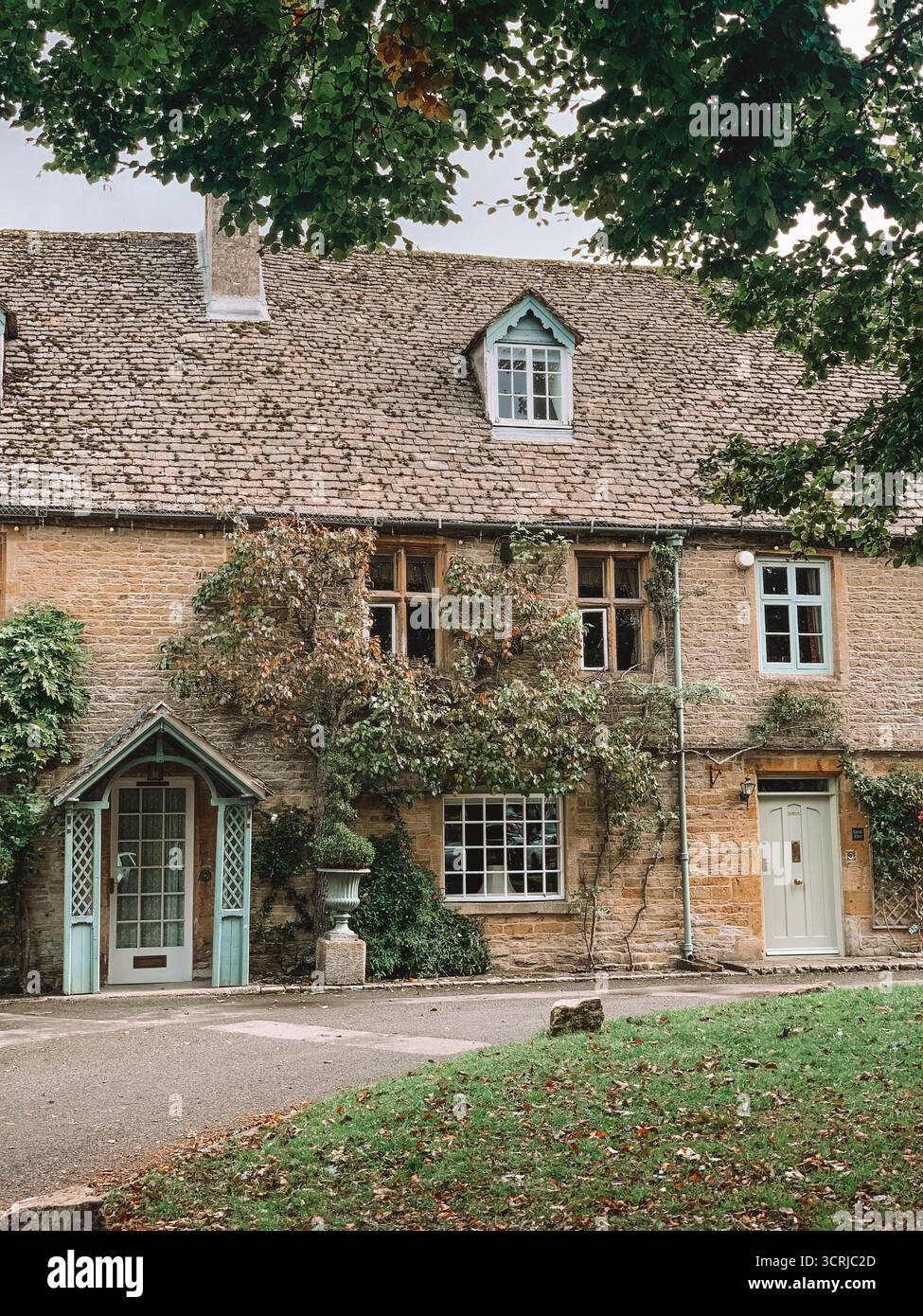 Idyllic Cotswolds Homes in the English Countryside – Picturesque Rural Retreats - Smartphone Captured Stock Image