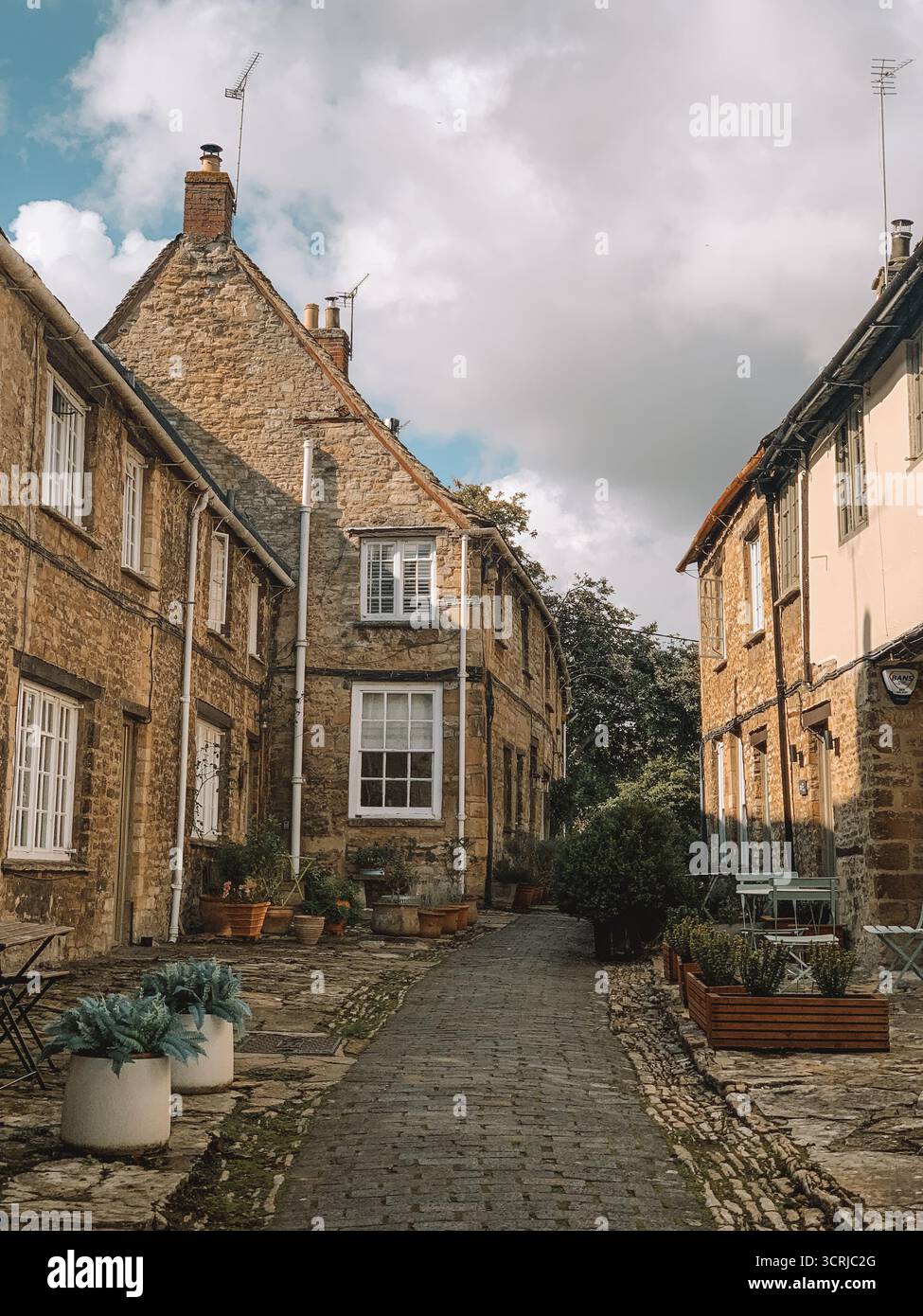 Idyllic Cotswolds Homes in the English Countryside – Picturesque Rural Retreats - Smartphone Captured Stock Image