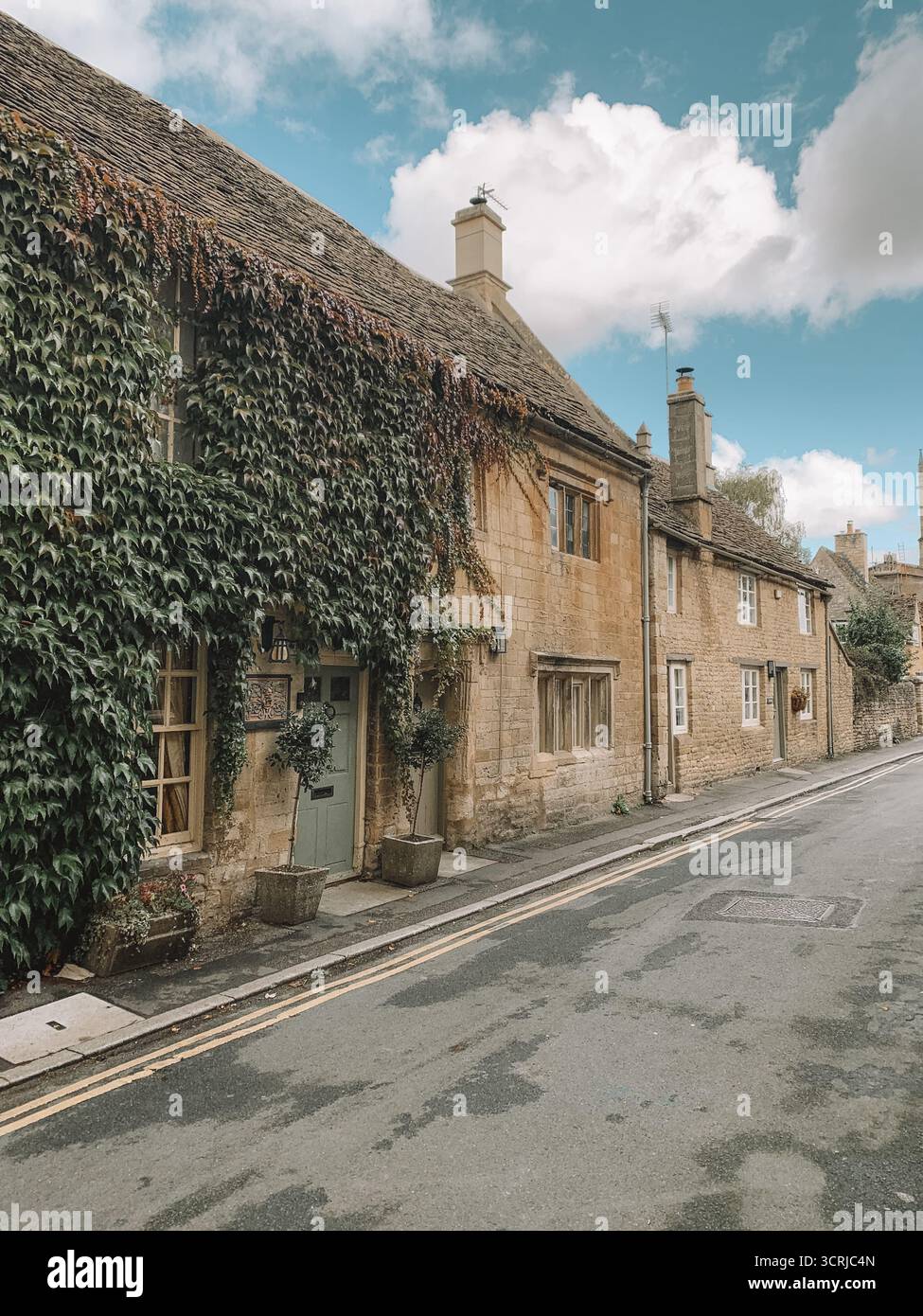 Idyllic Cotswolds Homes in the English Countryside – Picturesque Rural Retreats - Smartphone Captured Stock Image