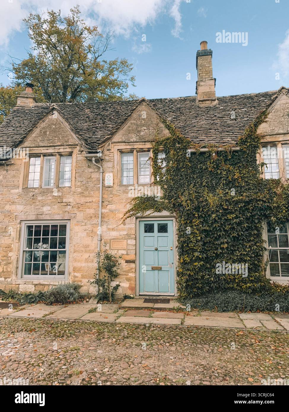 Idyllic Cotswolds Homes in the English Countryside – Picturesque Rural Retreats - Smartphone Captured Stock Image