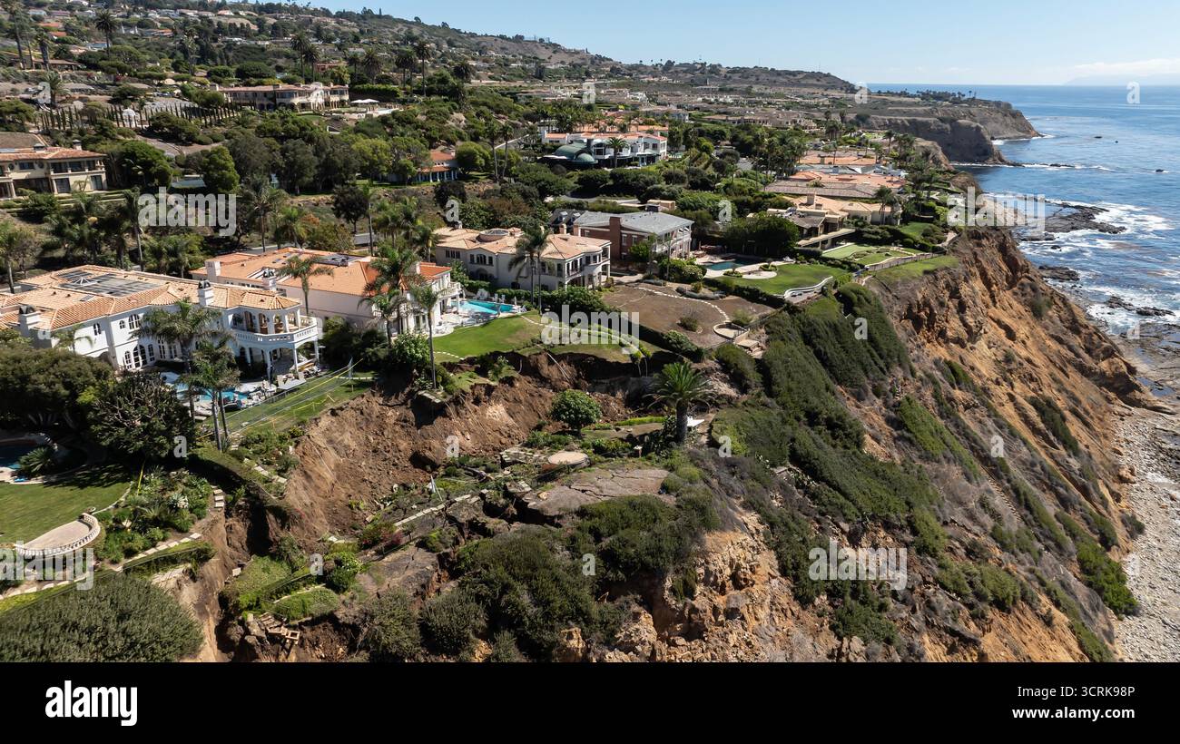 Sliding Rancho Rancho Palos Verdes, USA. 01st Oct, 2025. A massive coastal bluff ...