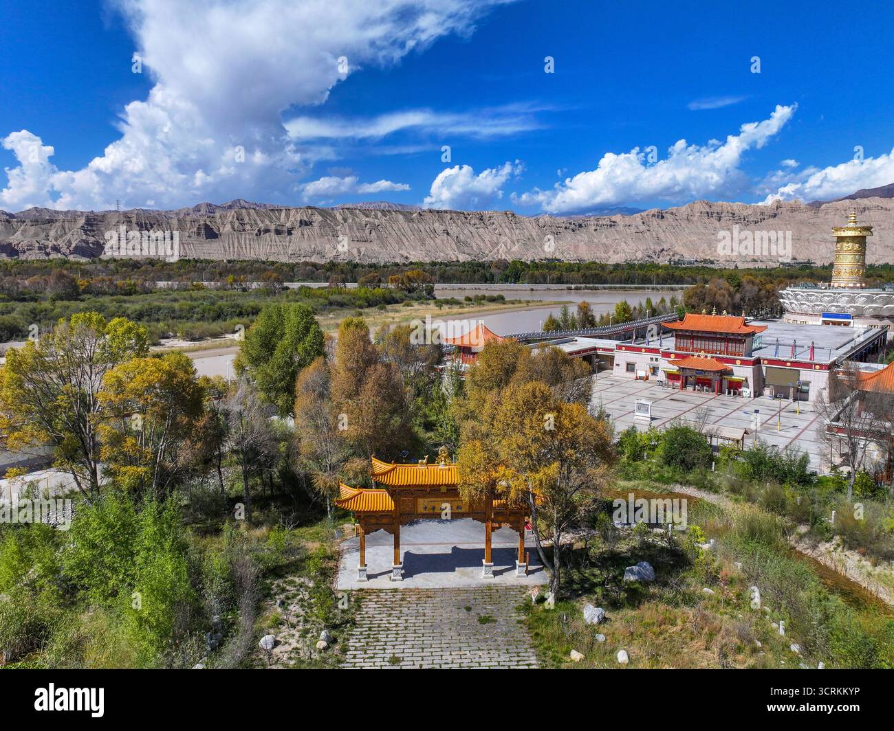Zhonghua Fuyun Wheel in Guide Huangheqing Wetland Park, Hainan Prefecture, Qinghai Province Stock Photo