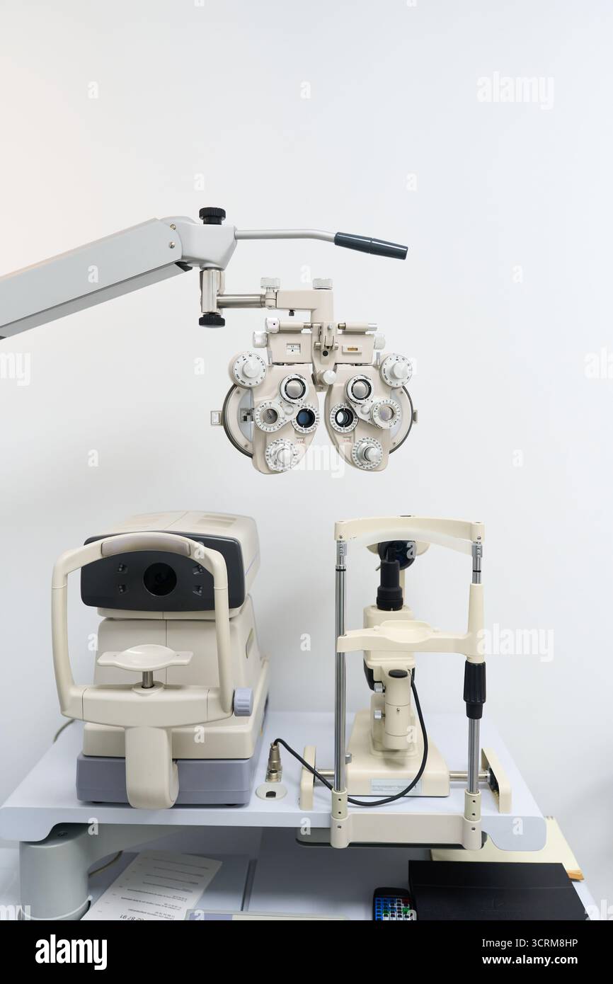Vision Testing Procedure Vision testing hi-res stock photography and images - Alamy
