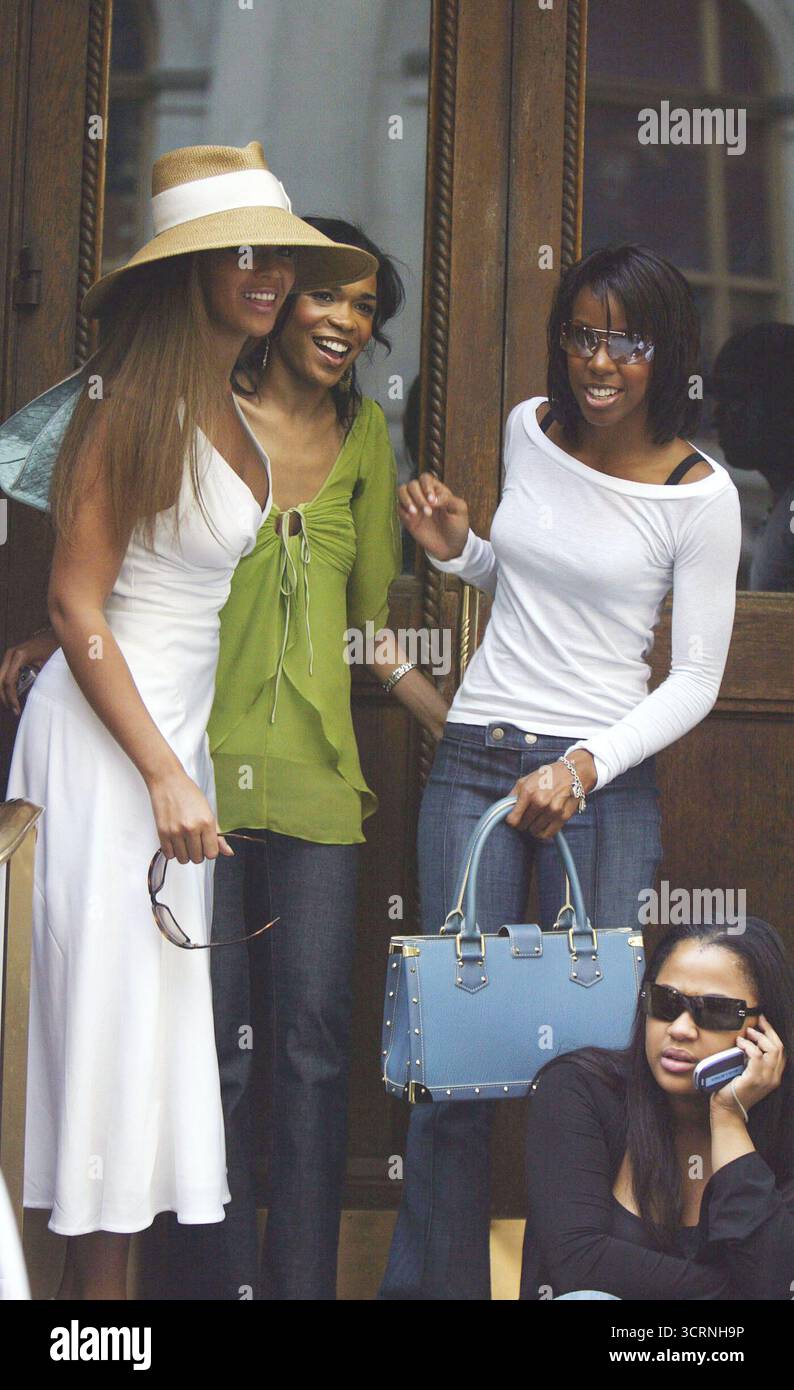 Beyonce meeting up with the other members of Destiny's Child whilst ...