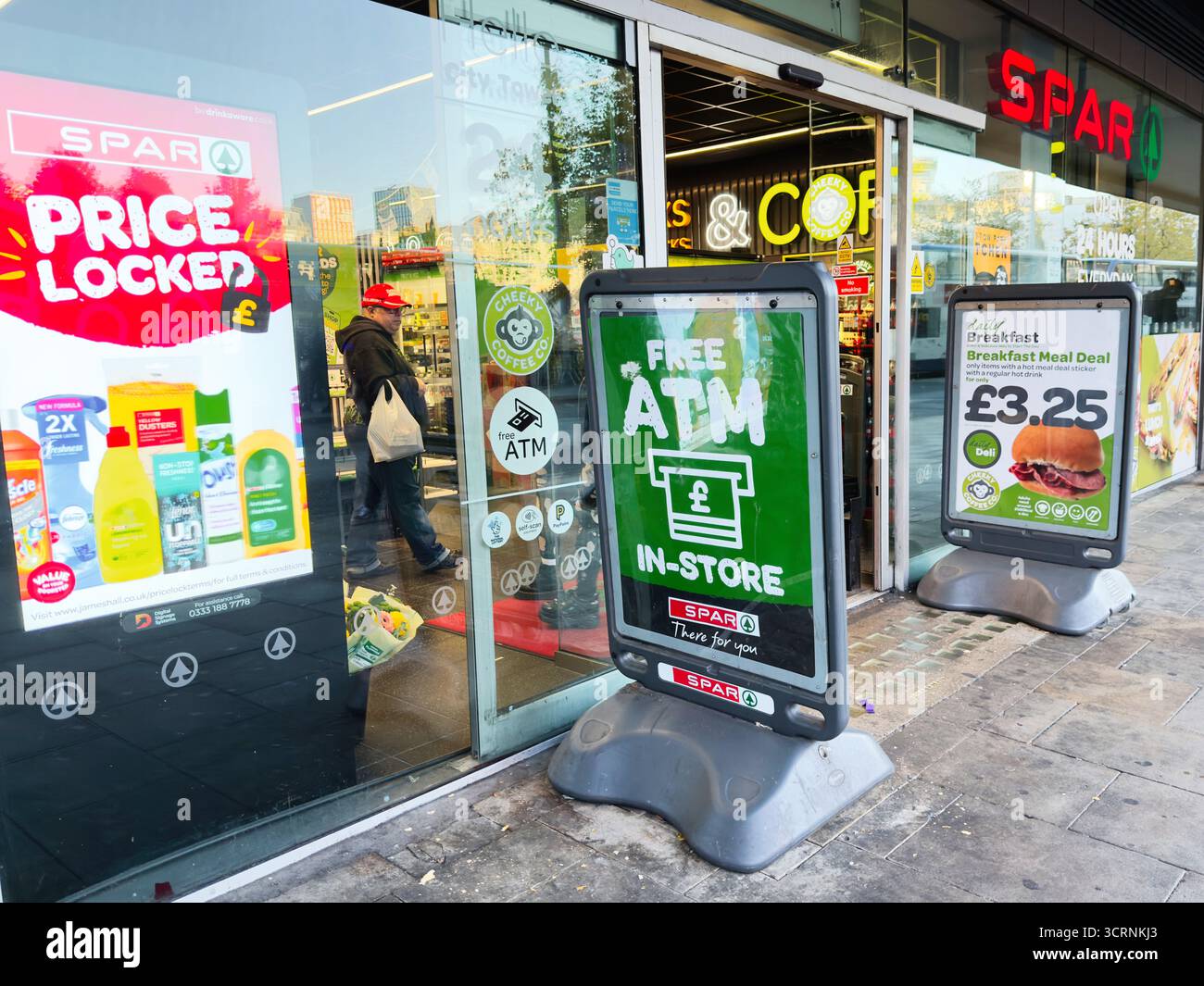 cheapest cigarettes spar near me Spar store hi-res stock photography and images
