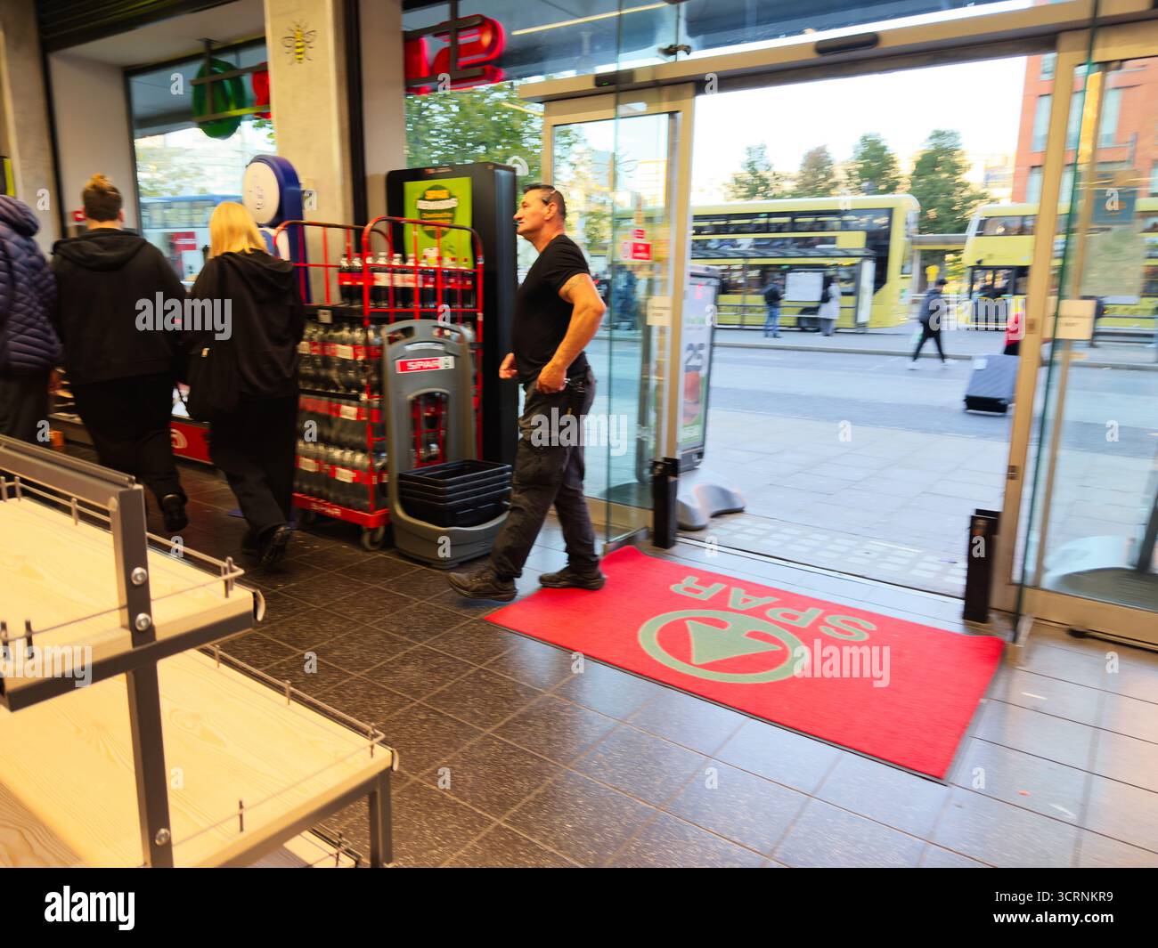 vape uk: Spar shop sign hi-res stock photography and images