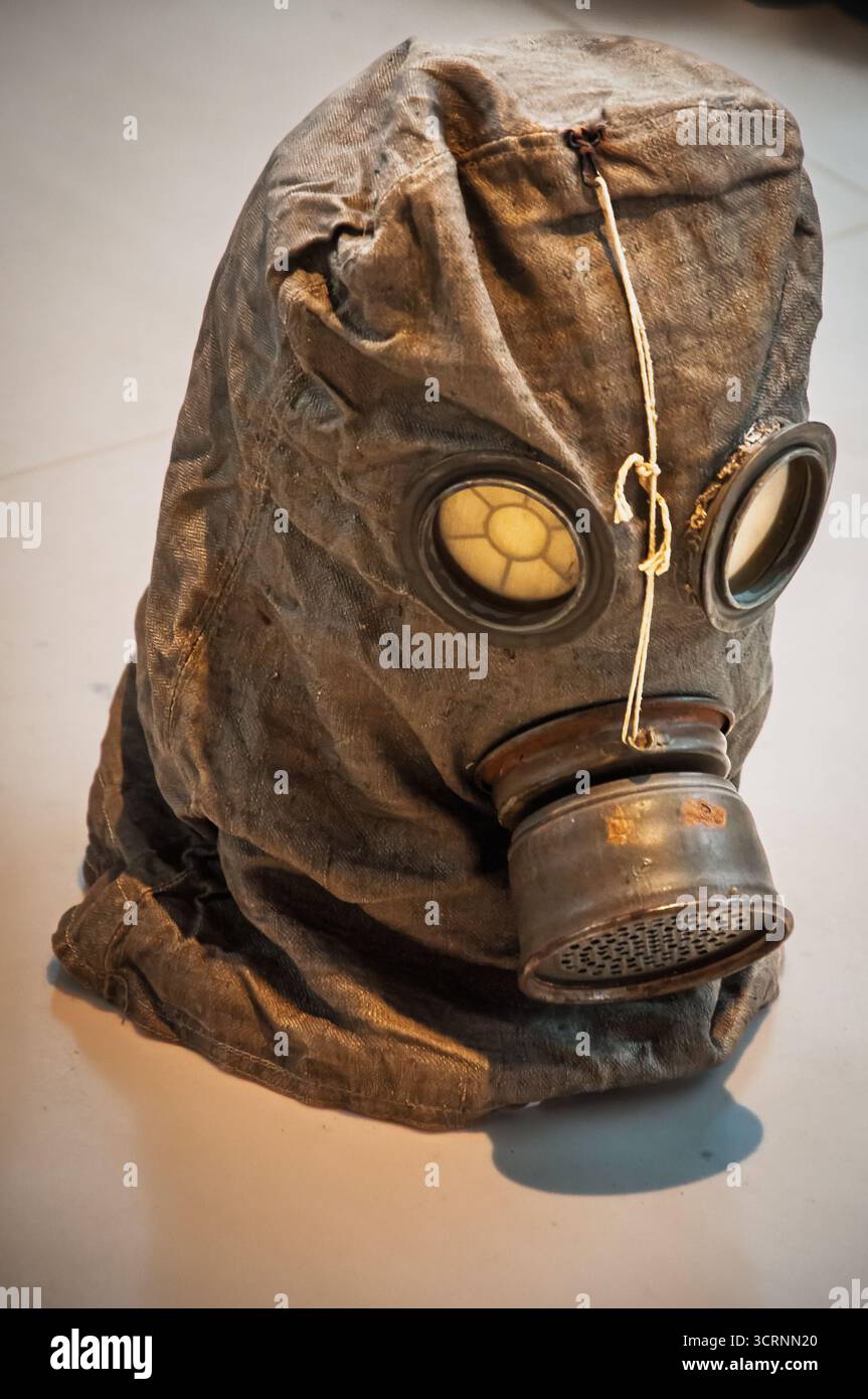 Wwi gas mask hi-res stock photography and images - Alamy
