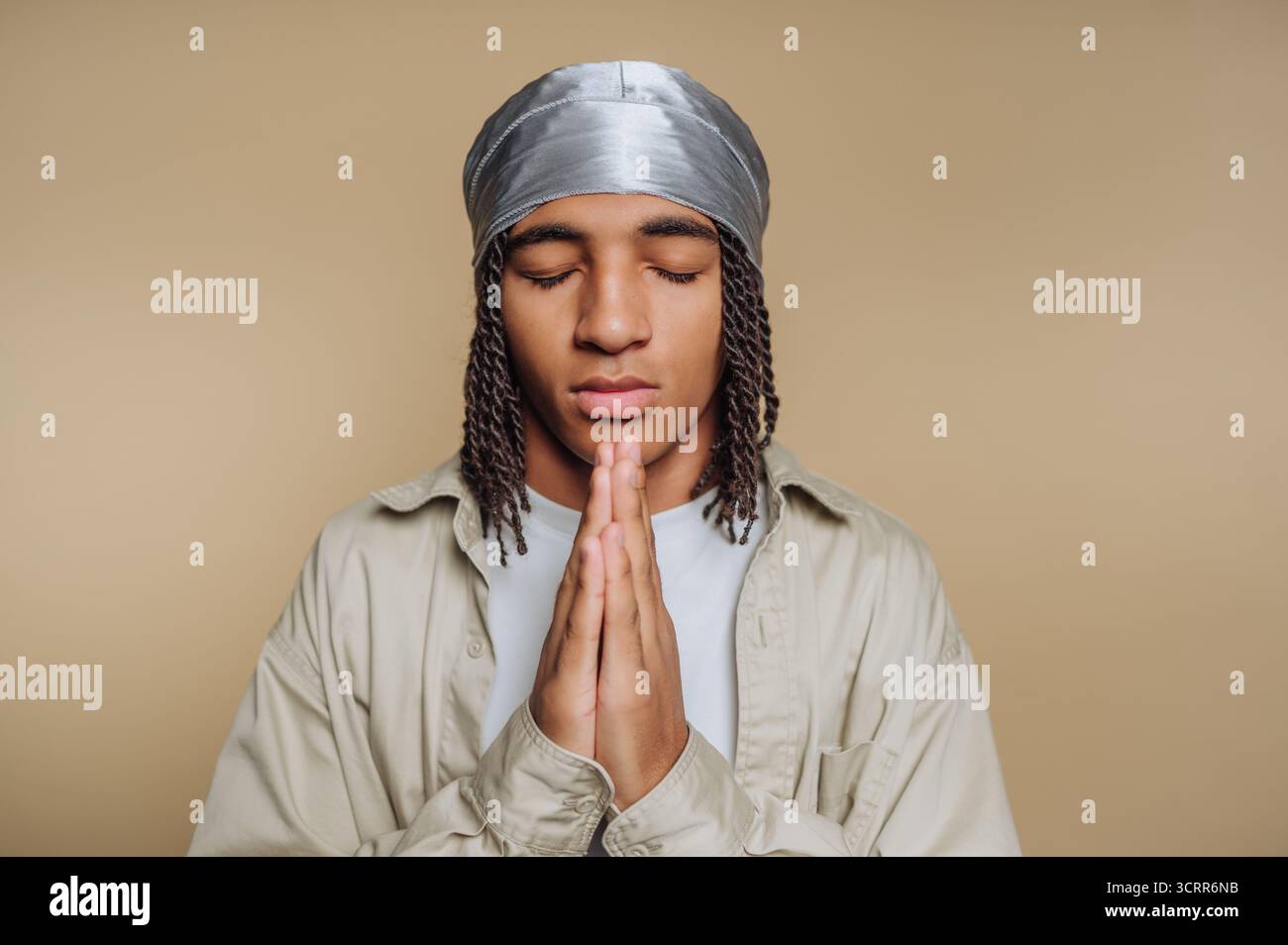 Person Solid Color Person wearing light colored hi-res stock photography and images - Alamy
