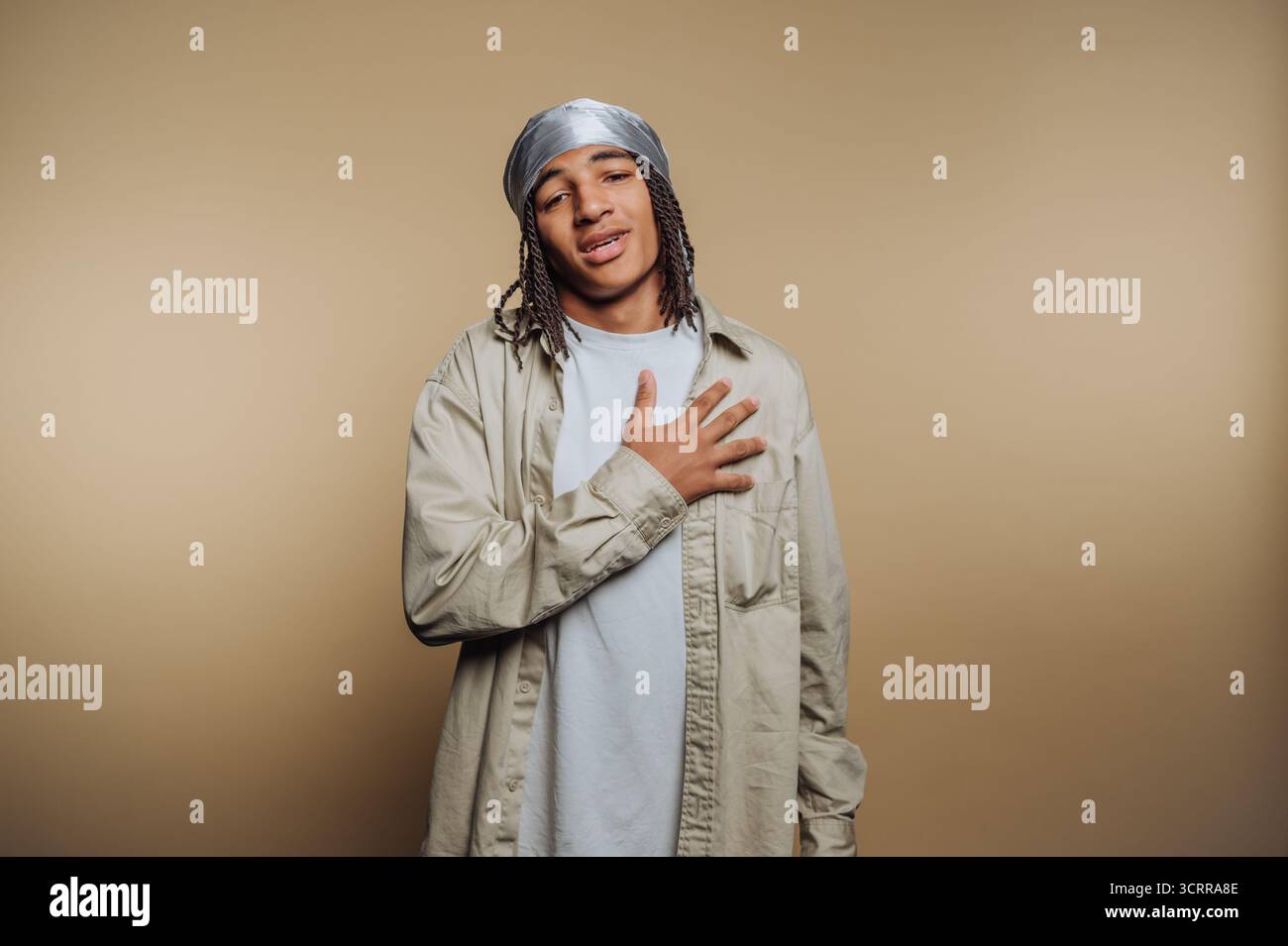 Person Solid Color Person wearing light colored hi-res stock photography and images - Alamy