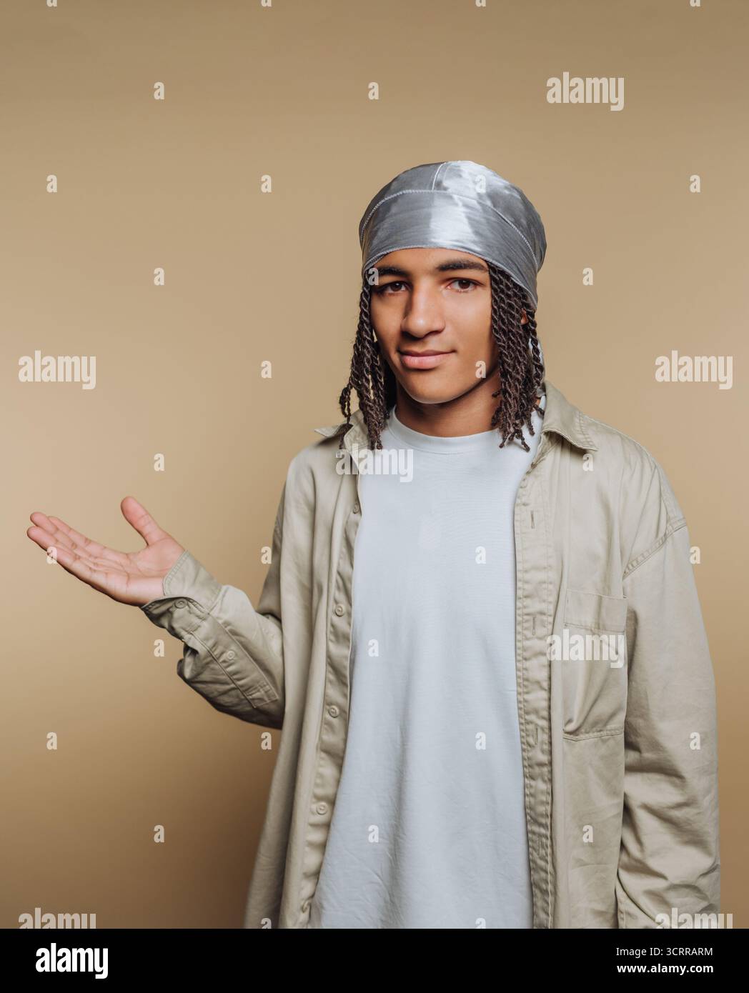 Person Solid Color Person wearing light colored hi-res stock photography and images - Alamy