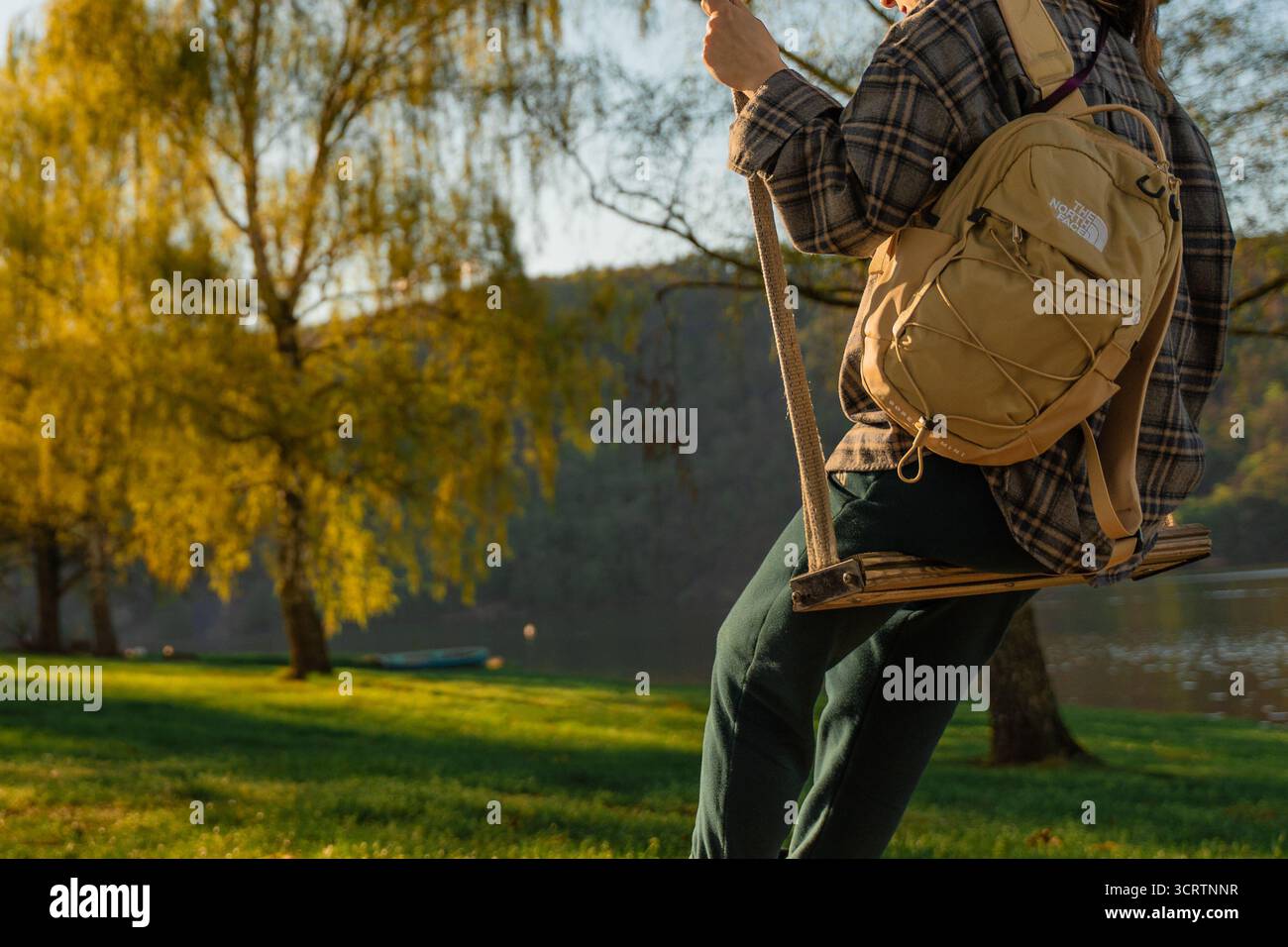 north face backpack lifestyle images The Recon Everyday Laptop as well as durable water bottle pockets The north face backpack hi-res