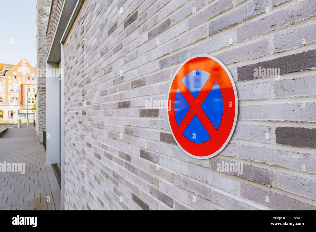 No parking sign warning street hi-res stock photography and images - Alamy