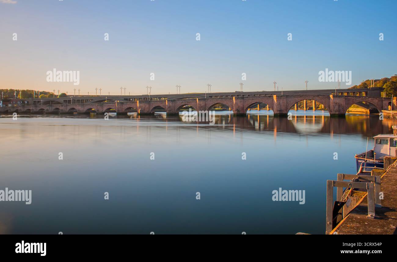 Victorian stone arch bridge hi-res stock photography and images - Alamy
