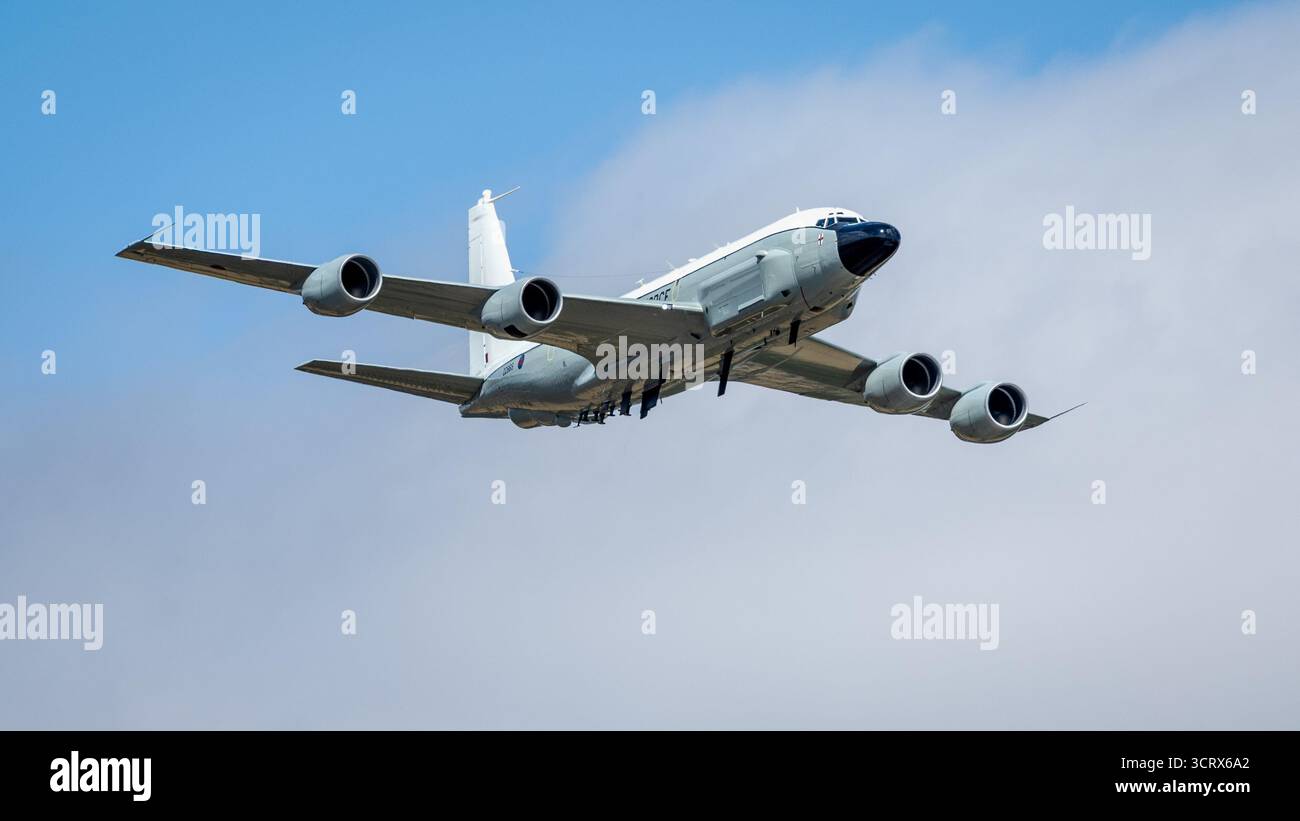 Boieng Rivet Royal Air Force - Boeing RC-135W Rivet Joint, performing a flypast at ...