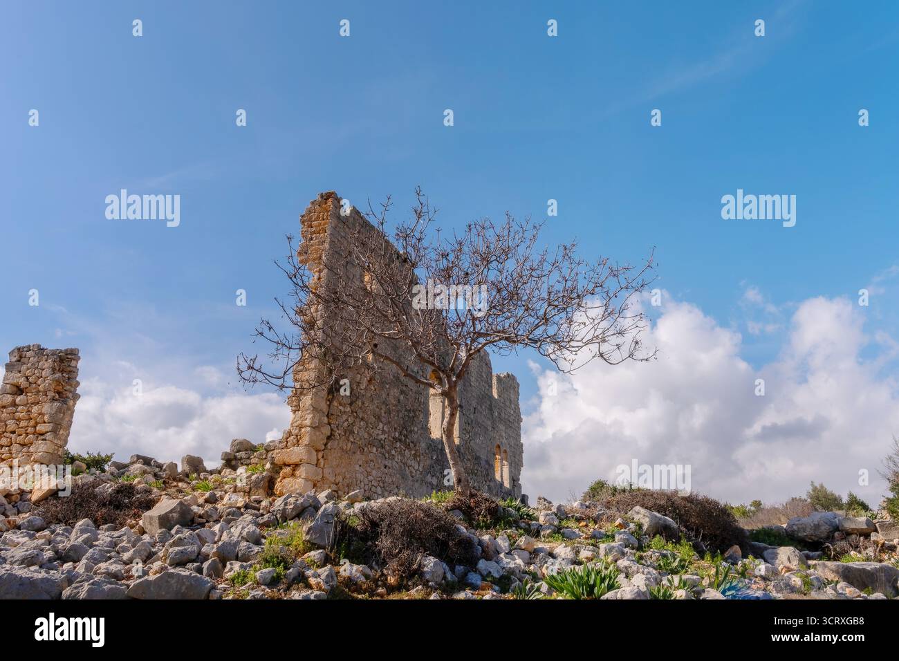 Old stone structure hi-res stock photography and images - Alamy