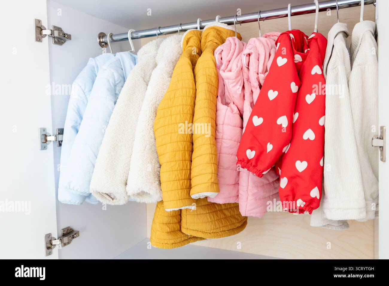 Kids in life jackets hi-res stock photography and images - Alamy