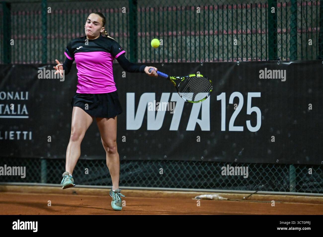 Sara Bejlek during the Internazionali di Calabria 2025 WTA 125 tennis match at Chiappetta Sport Village, Rende (Cosenza), Italy. Stock Photo