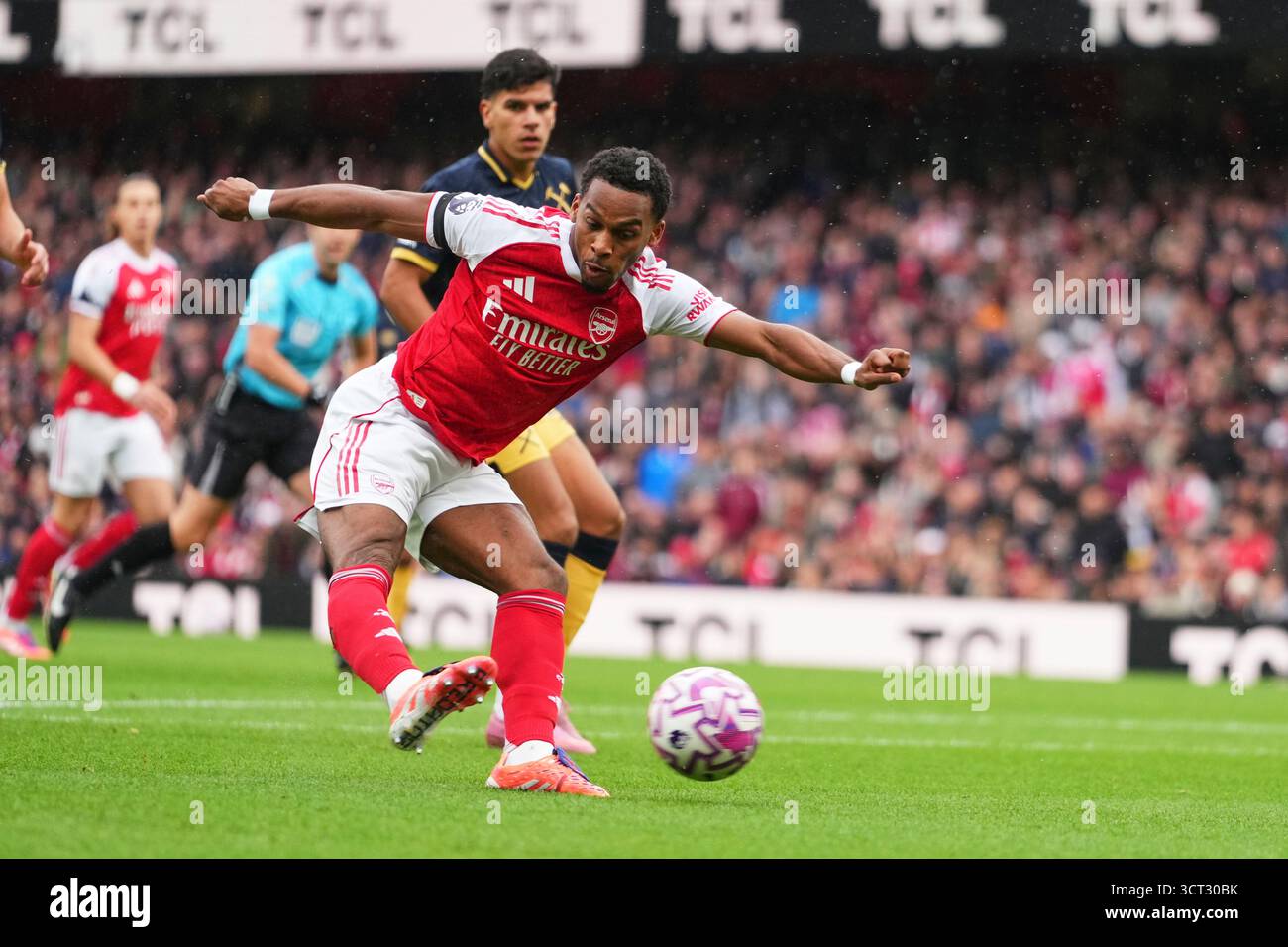 Arsenal's Jurrien Timber shoots the ball during the English Premier ...
