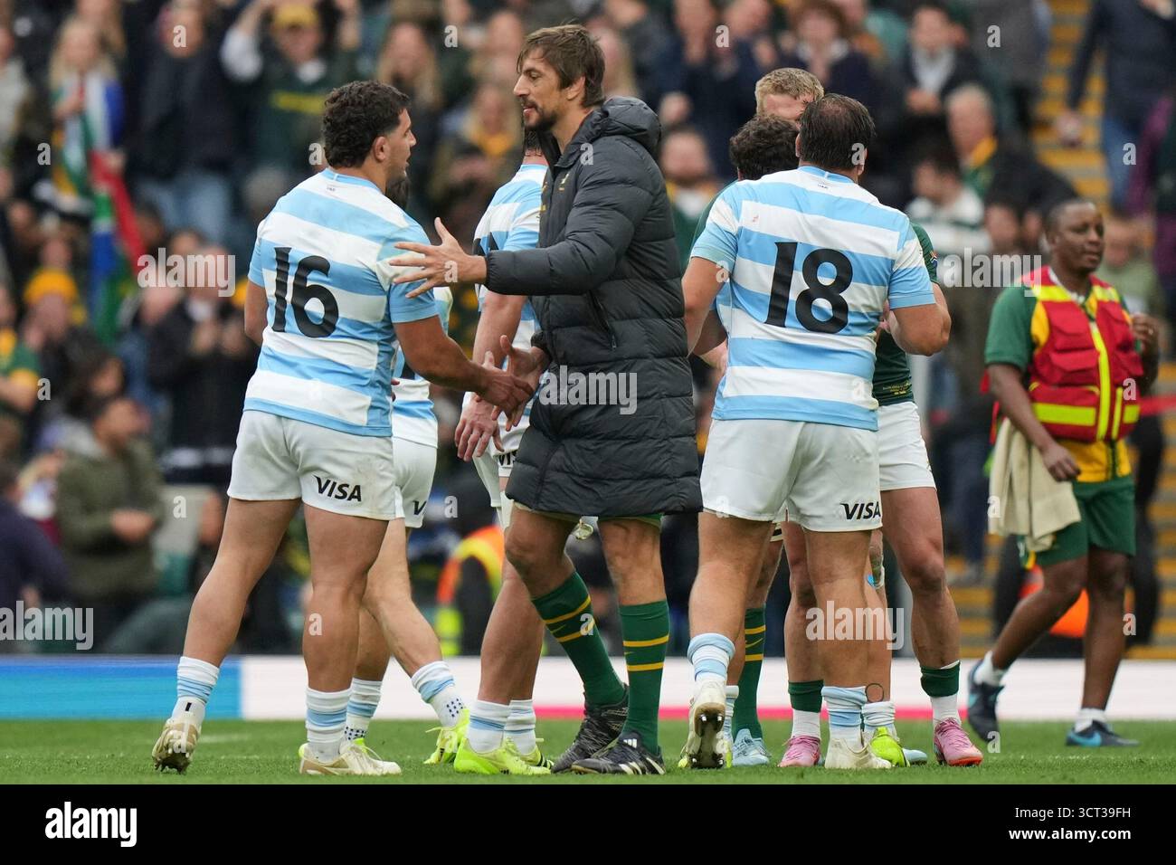 South Africa's Eben Etzebeth, center, shakes hand with Argentina's ...
