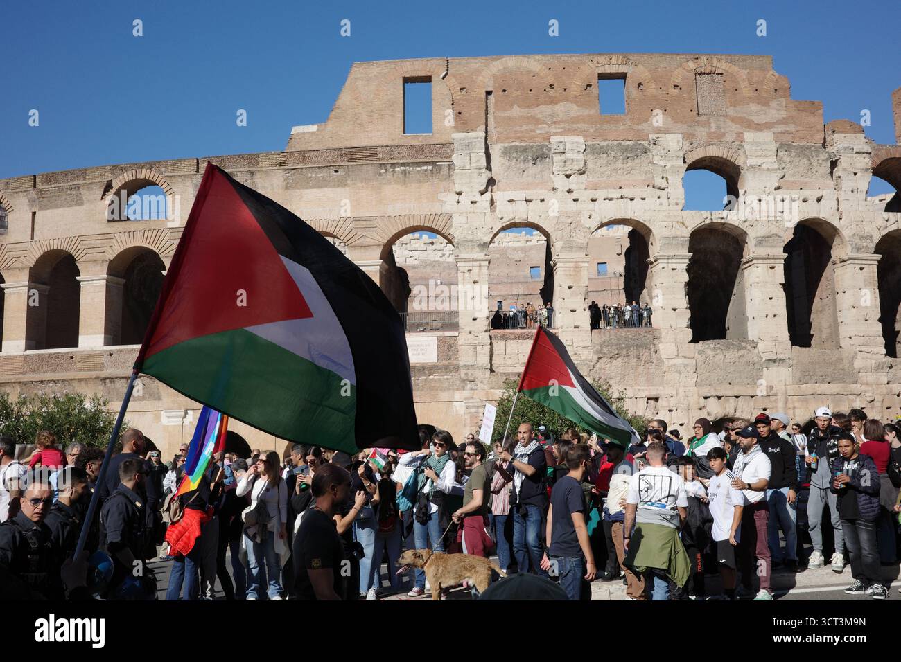 Rome, Italy. 04 Oct 2025. Protesters carrying Palestinian flags gather ...