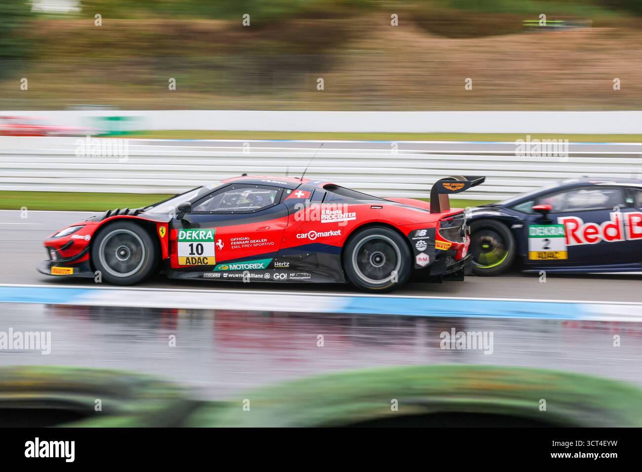 Ben Green (GB/Emil Frey Racing), Ferrari 296 GT3 vor Nicki Thiim (DK ...