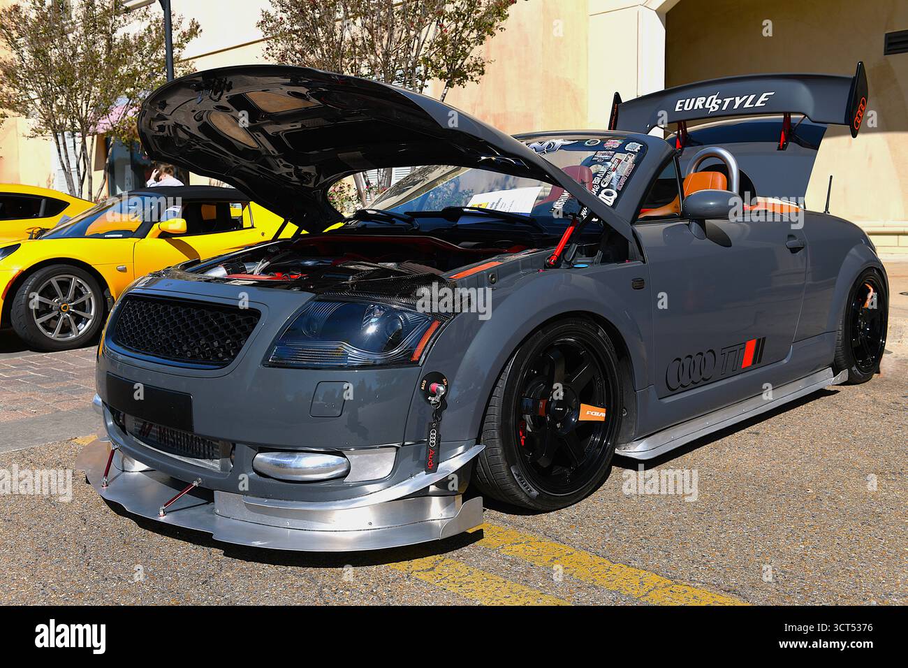 Black steering wheel racing hi-res stock photography and images - Alamy