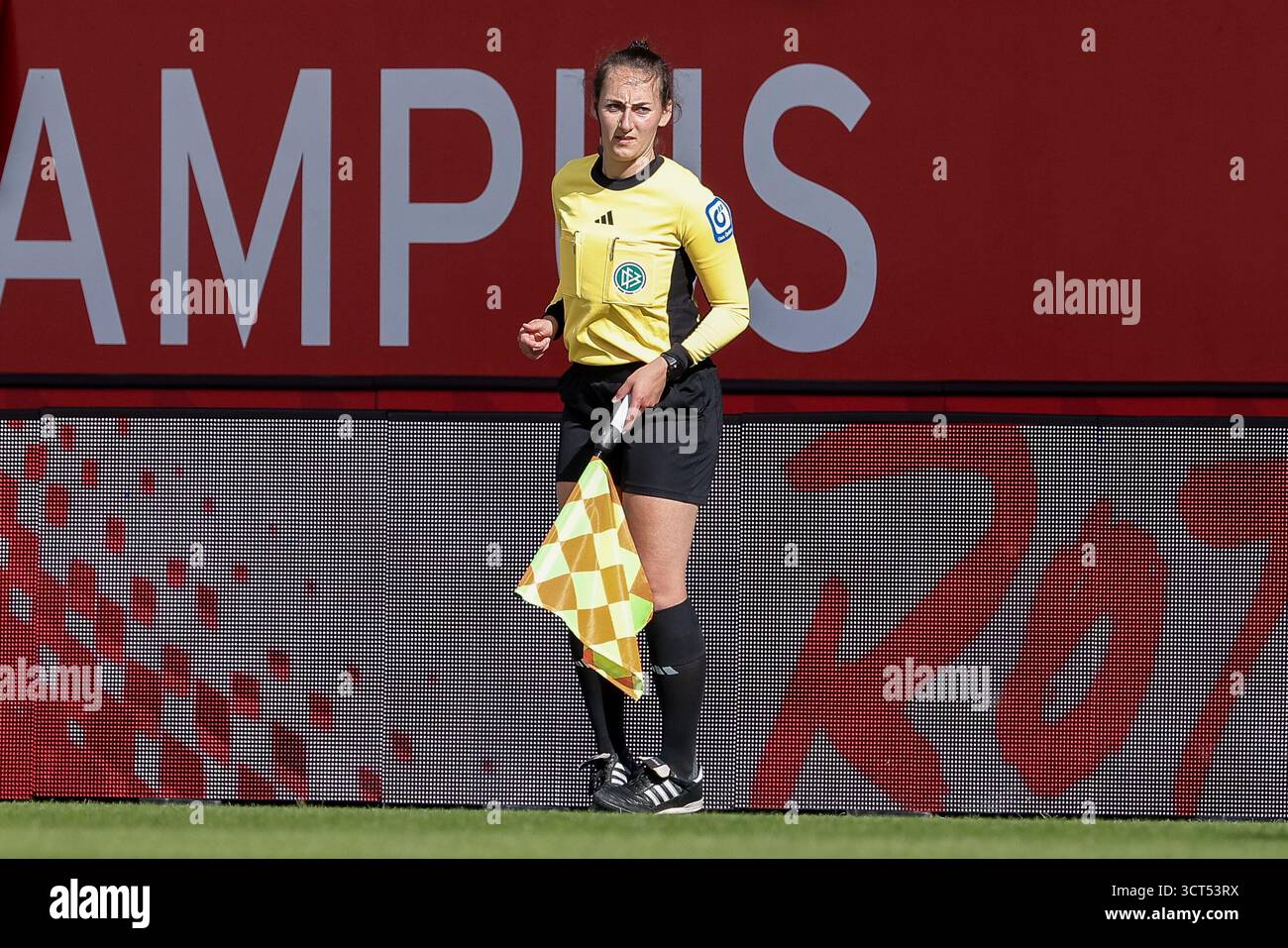 Schiedsrichter-Assistentin Sabrina Sickl, DIE DFB-RICHTLINIEN ...
