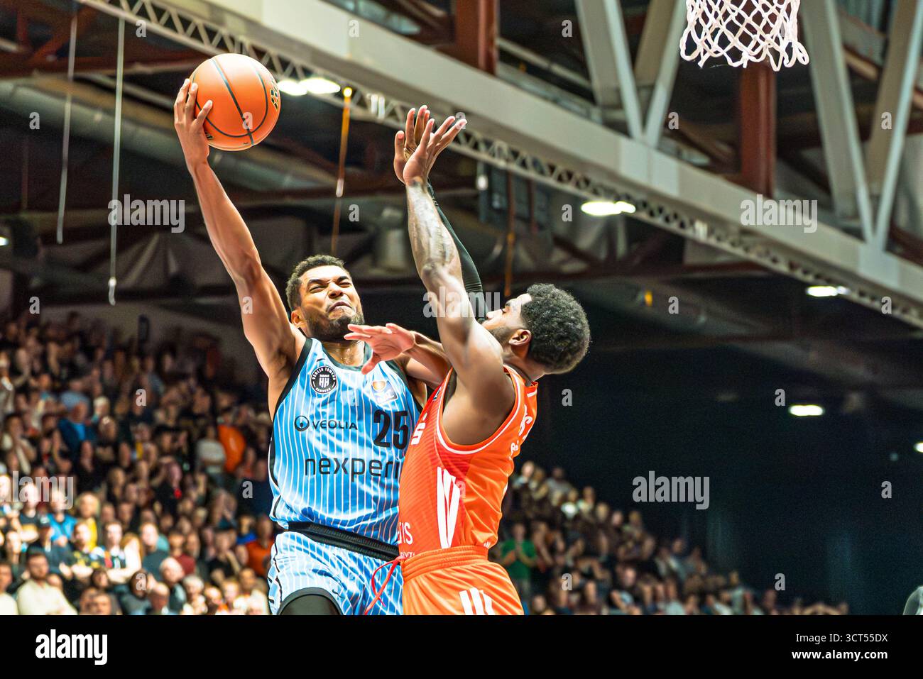 Hamburg Towers beat Niners Chemnitz 94-90 after confetti delay