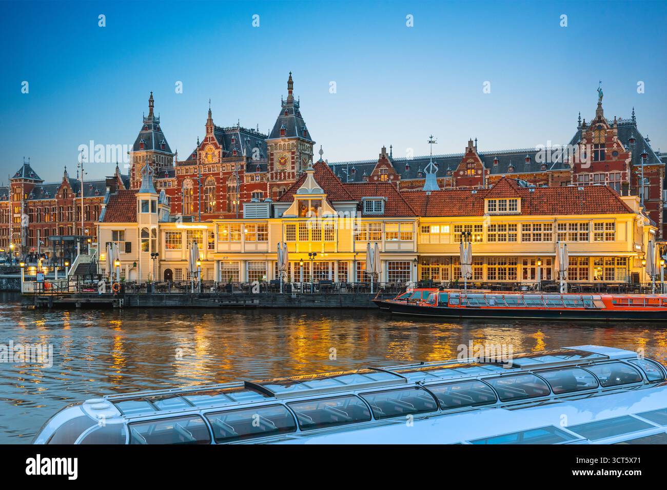 Amsterdam Centraal station, the largest railway station in Amsterdam, North Holland, the Netherlands Stock Photo