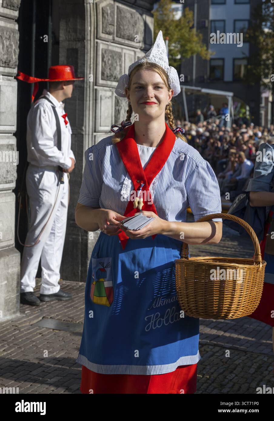 Traditional dutch headgear hi-res stock photography and images - Alamy Traditional dutch headgear hi-res stock photography and images - Alamy
