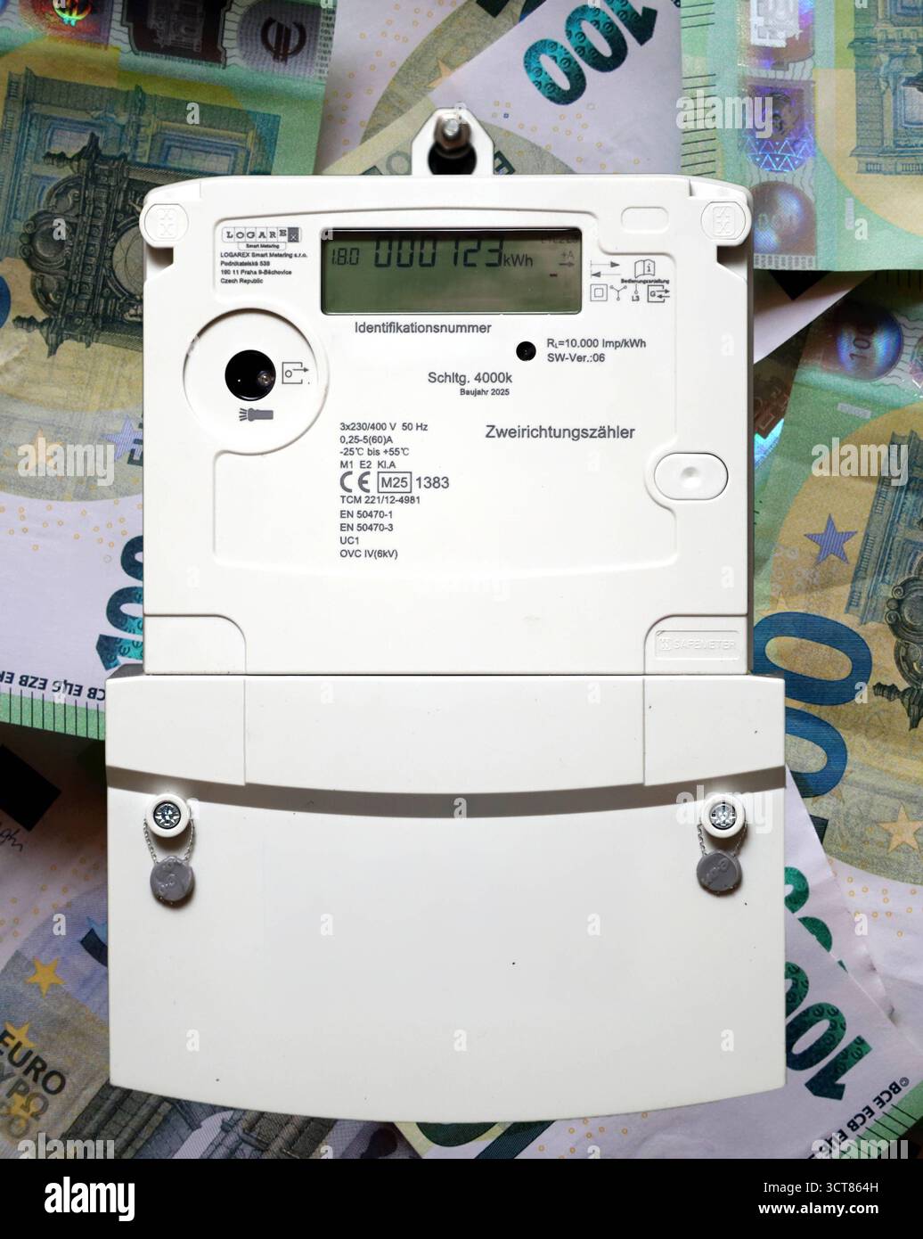 ACHTUNG FOTOMONTAGE Hier im Bild ein Stromzähler, Elektrizitätszähler ...