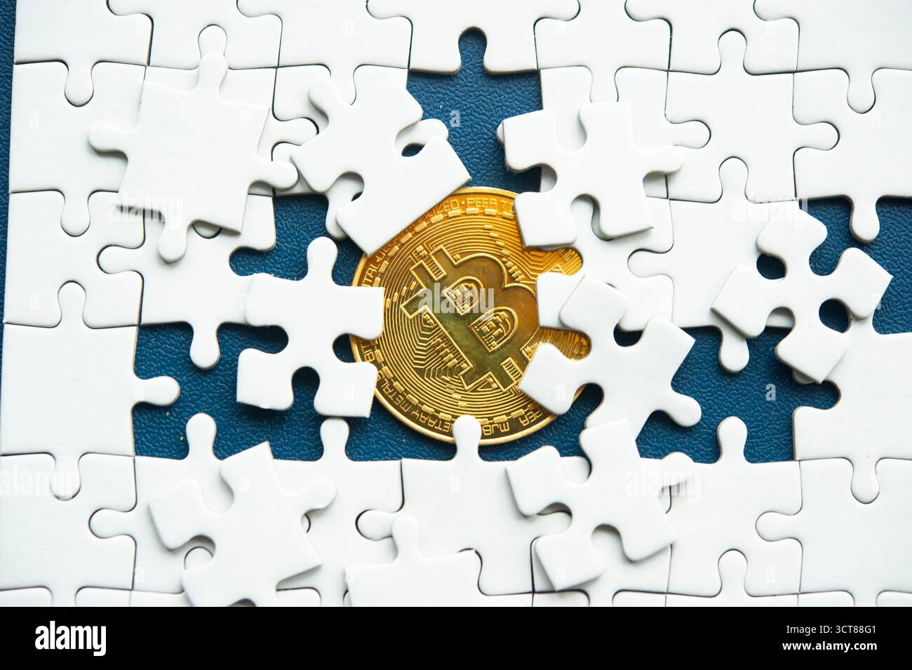 Blockchain puzzle hi-res stock photography and images - Alamy