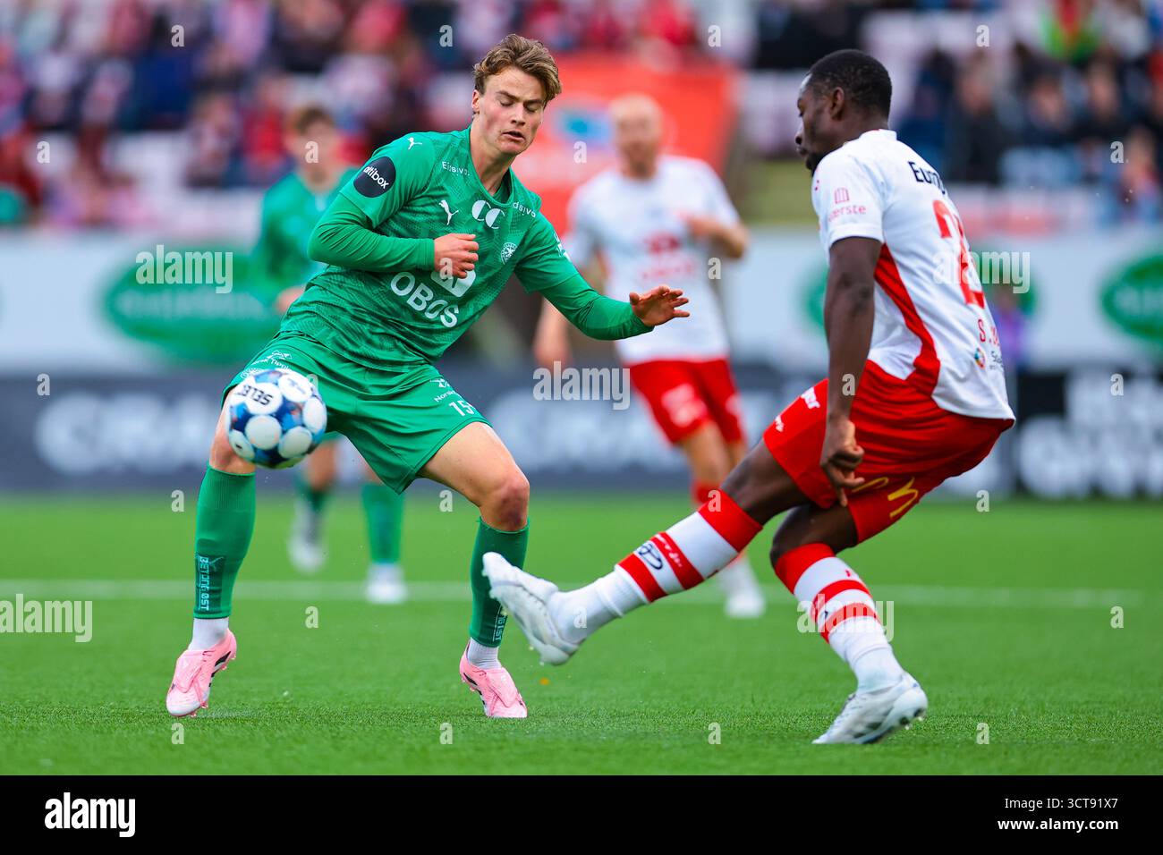 Stadium Ringen Fredrikstad 20251005. HamKam's William Osnes-Ringen (left) and ...