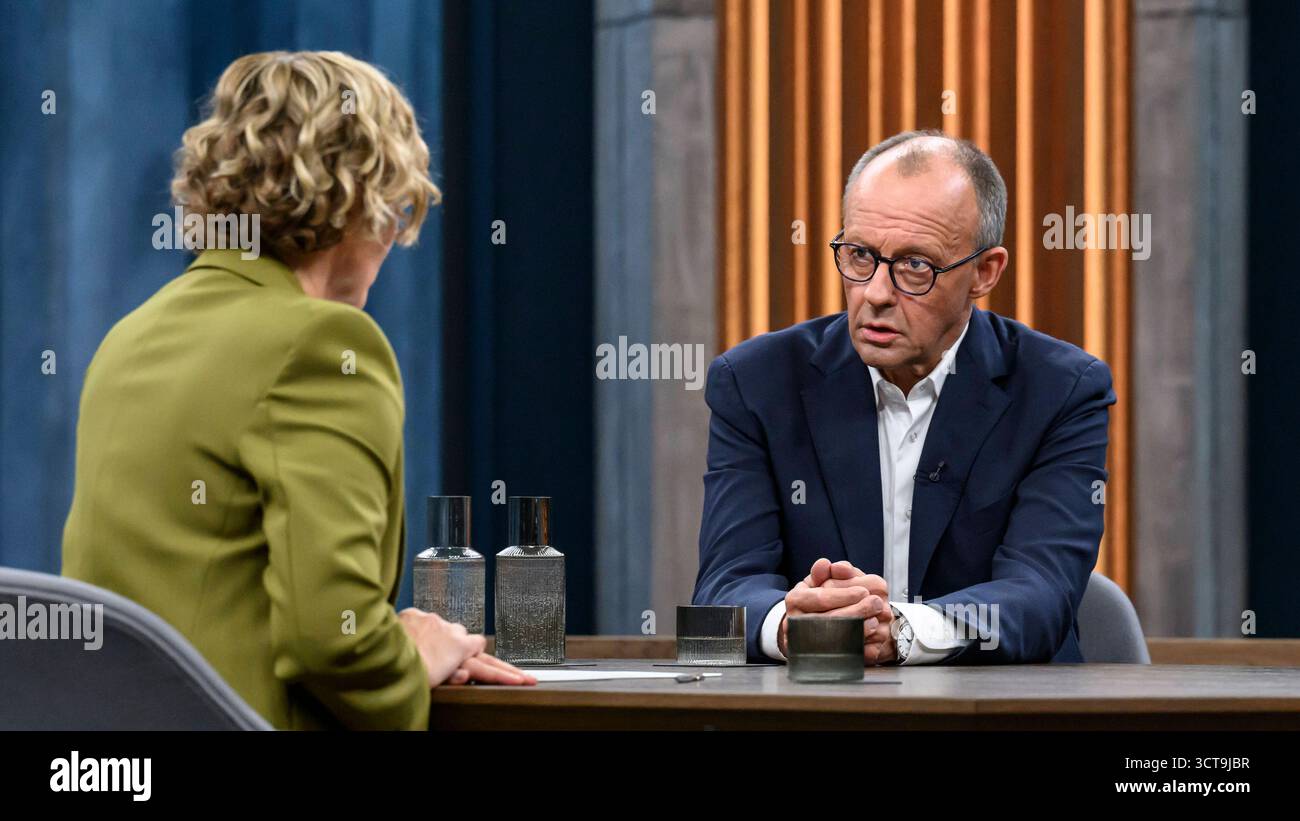 Caren Ruck im Bild v.l.: im Gespraech - Caren Miosga, Bundeskanzler Friedrich Merz ...