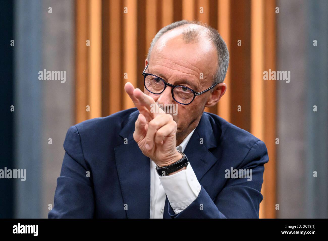Caren Ruck im Bild v.l.: Bundeskanzler Friedrich Merz, GER, Berlin, Studio, zu ...