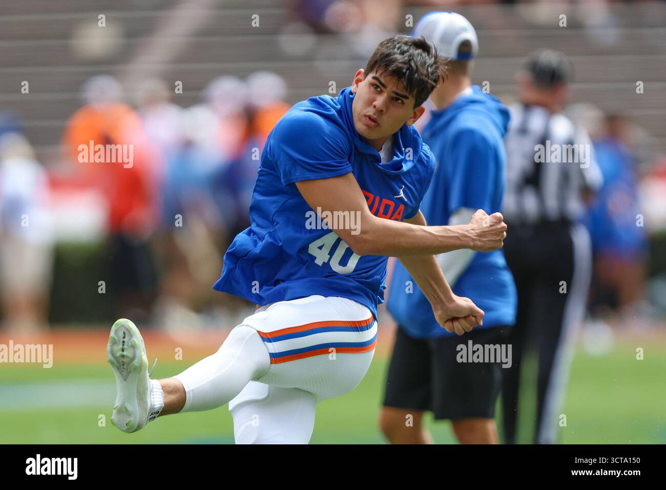 Florida place kicker Brandon Rabasco (40) warms up before an NCAA ...