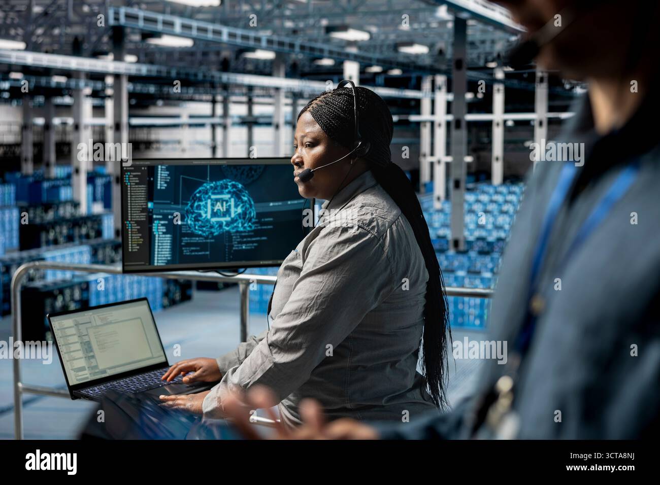 Server hub technicians diagnosing hardware failures using AI support systems, guiding users. Teamworking data center coworkers using headset mic, using automated AI scripts to resolve clients issues Stock Photo