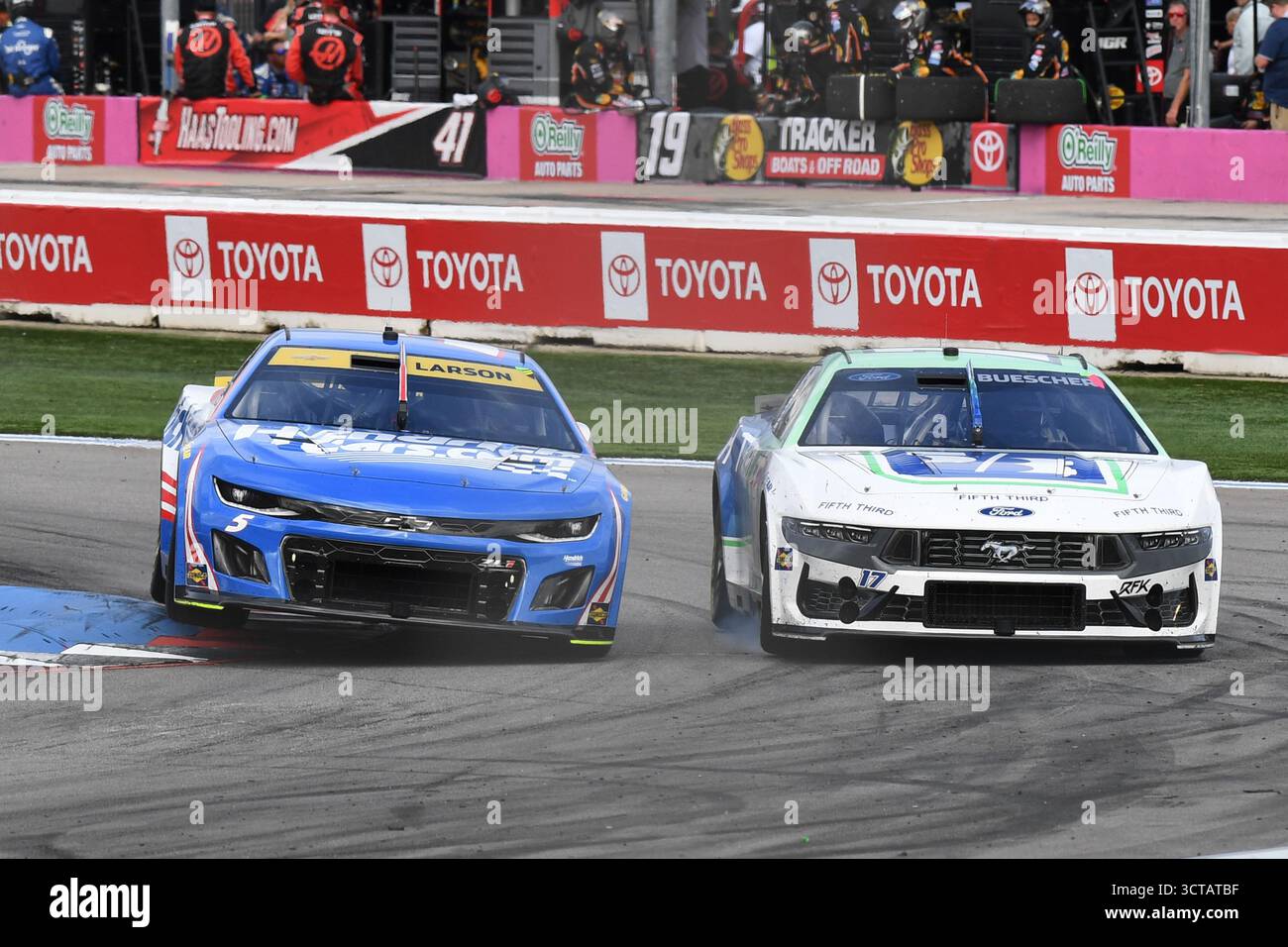 CHARLOTTE, NC - OCTOBER 05: Kyle Larson (#5 Hendrick Motorsports ...
