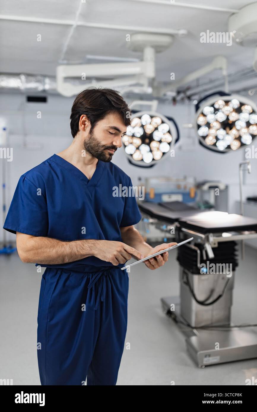 Surgeon in Operating Room Stock Photo - Alamy