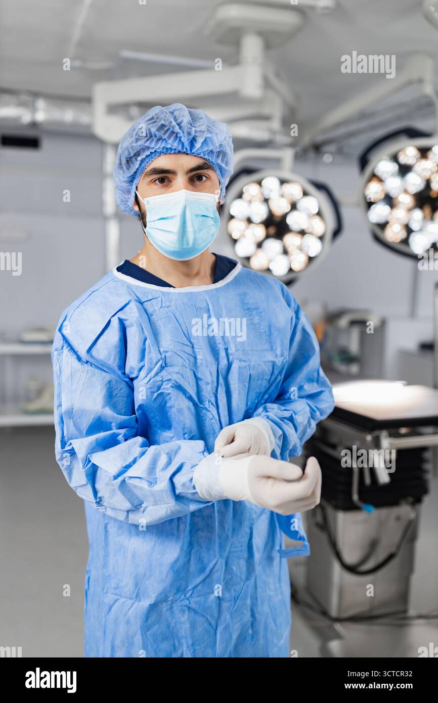 Surgeon in Operating Room Stock Photo - Alamy