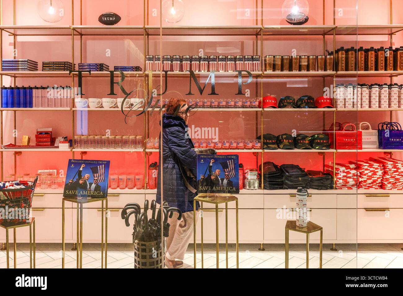 Trump tower new york interior hi-res stock photography and images - Alamy