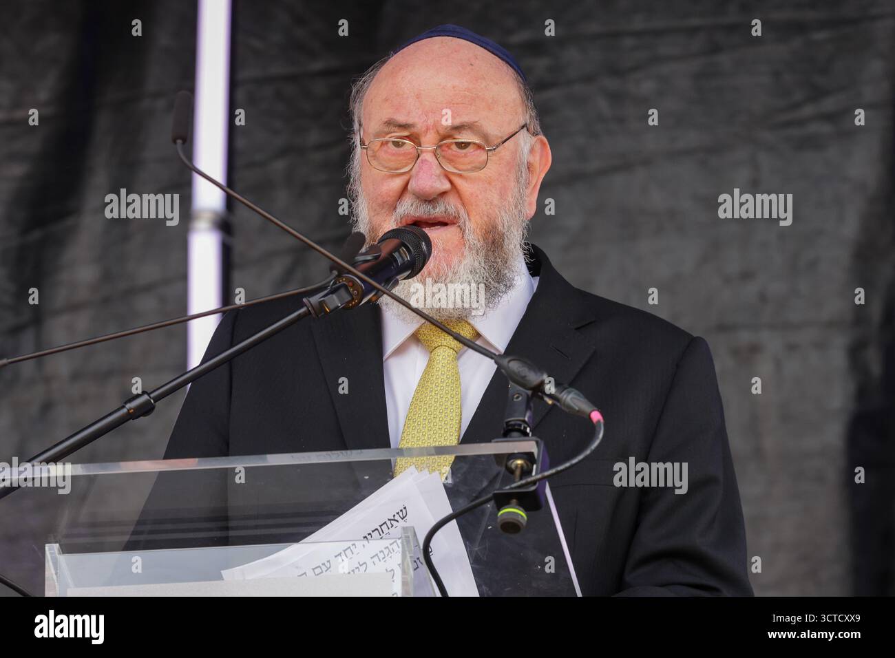 Chief rabbi ephraim mirvis in israel hi-res stock photography and ...