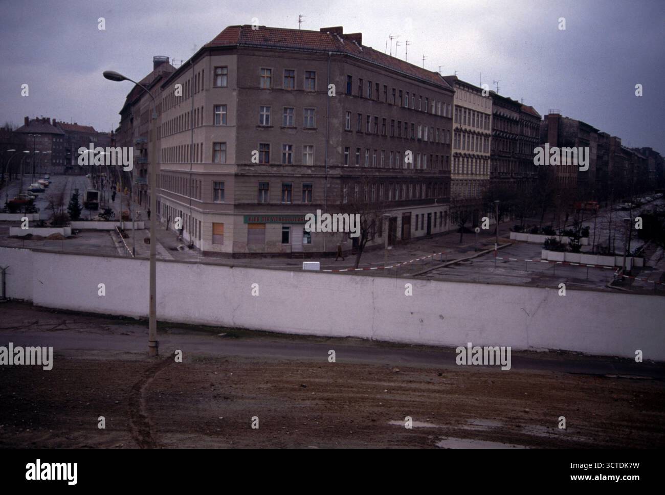 Archivbild 1980er Jahre: die Berliner Mauer / archival image 1980s: the Berlin Wall (nur fuer redaktionelle Verwendung. Keine Werbung. Referenzdatenba Stock Photo