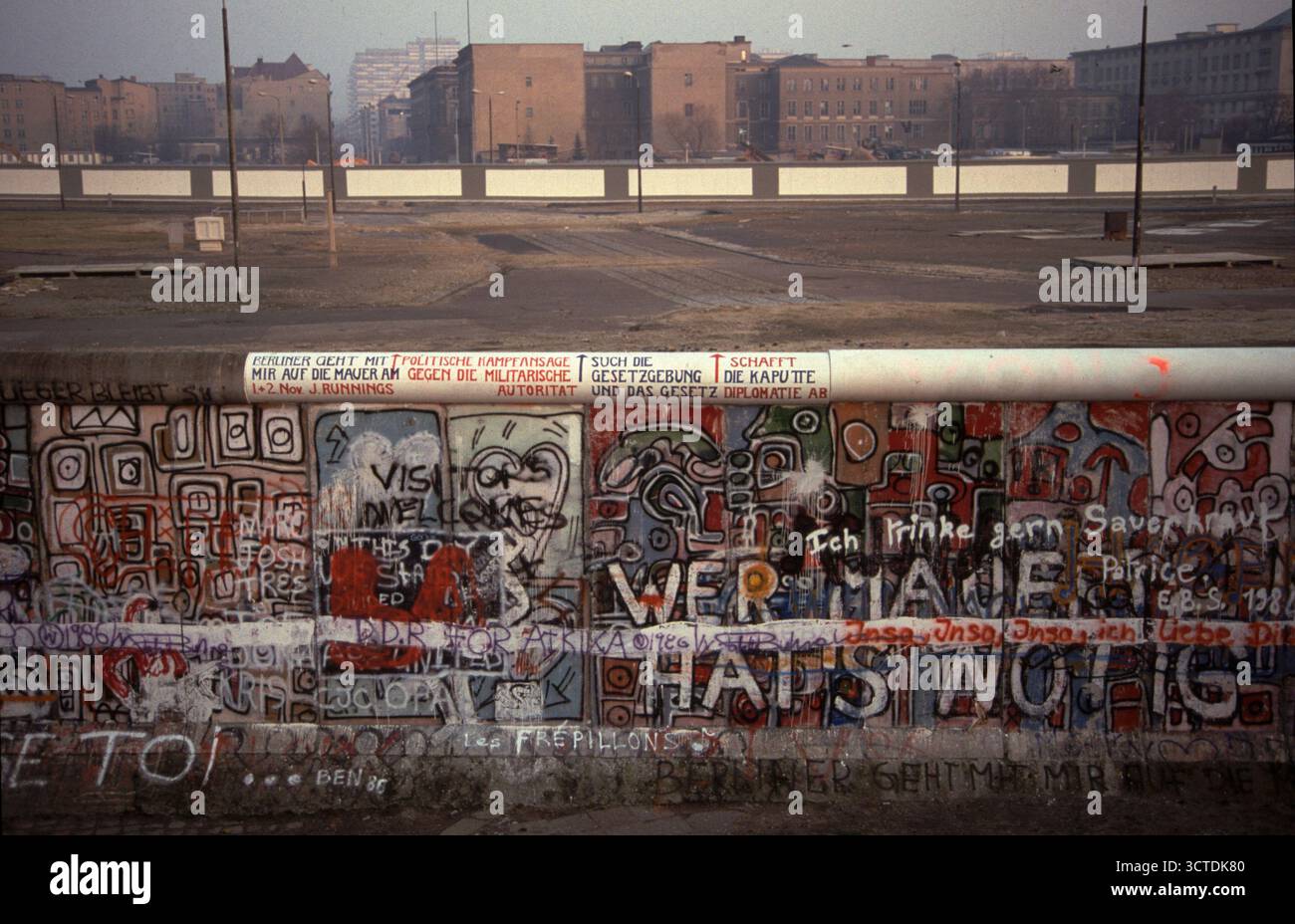 Archivbild 1980er Jahre: die Berliner Mauer / archival image 1980s: the Berlin Wall (nur fuer redaktionelle Verwendung. Keine Werbung. Referenzdatenba Stock Photo