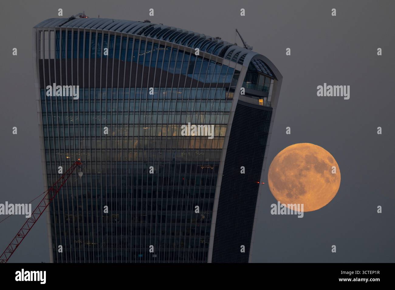 London, UK. 6 October 2025. UK Weather – The full Harvest Moon rises ...