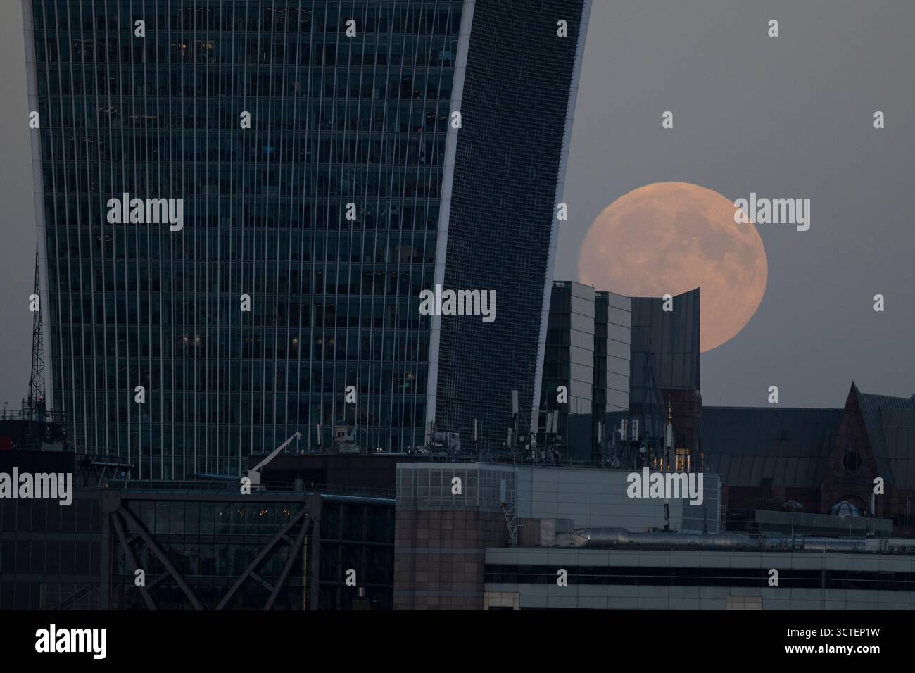 London, UK. 6 October 2025. UK Weather – The full Harvest Moon rises ...