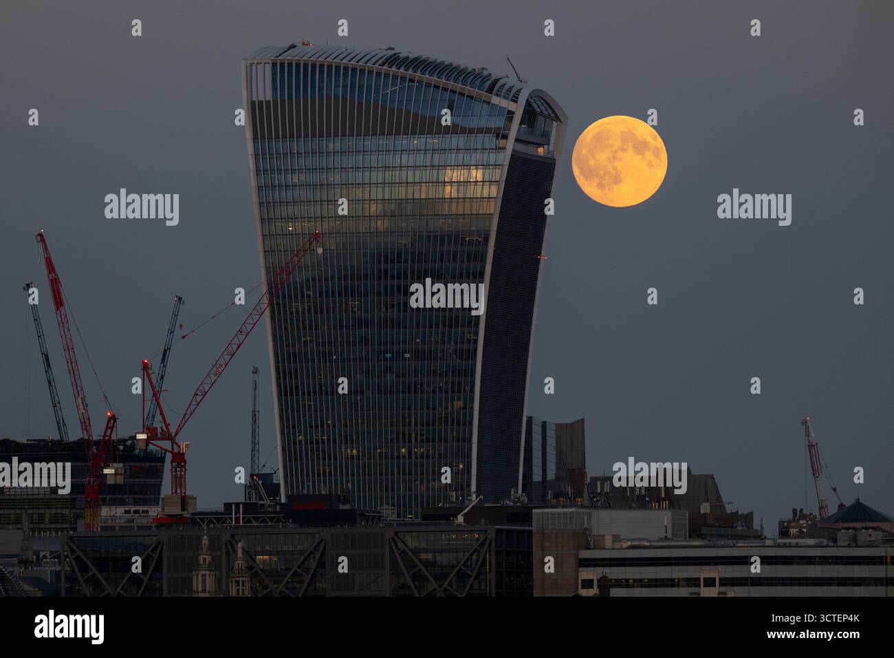 London, UK. 6 October 2025. UK Weather – The full Harvest Moon rises ...