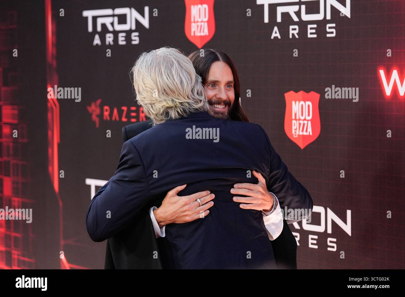Jeff Bridges, left, and Jared Leto arrive at the premiere of