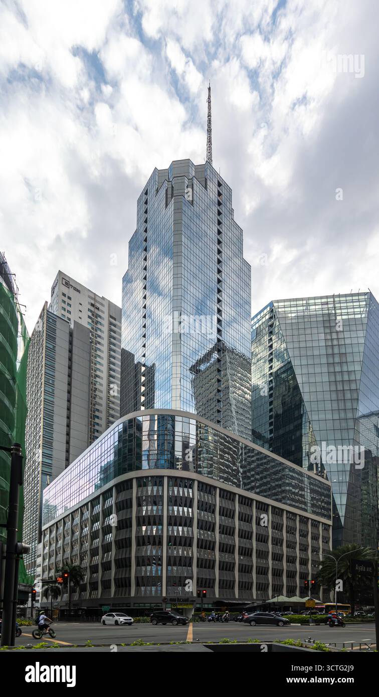 Philippines and financial district hi-res stock photography and images ...